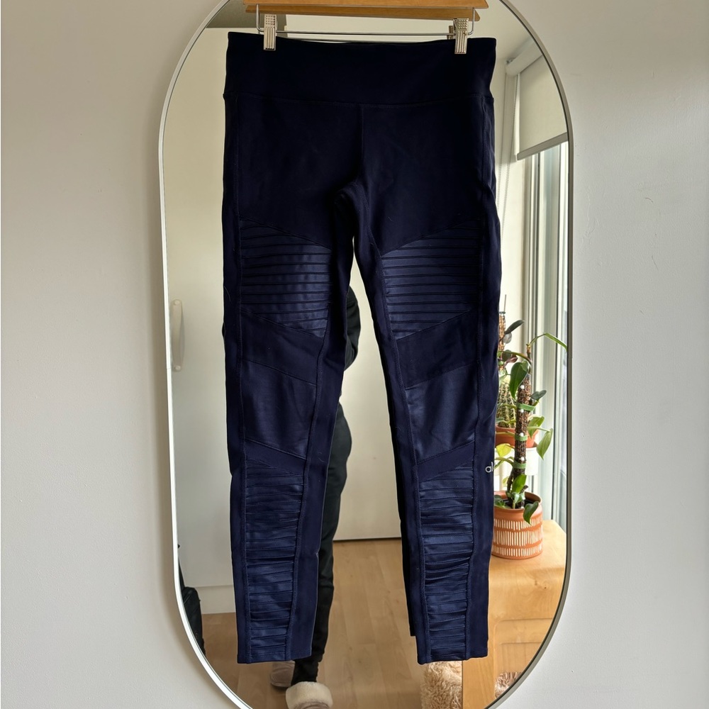 Navy Alo Leggings